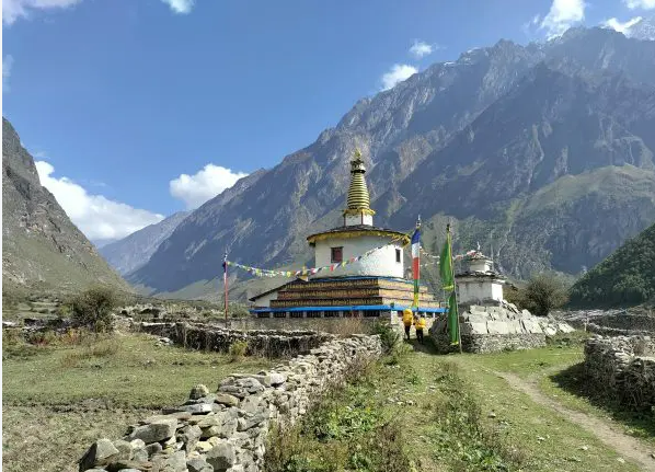 A stupa in the Tsum Valley with the Ganesh Himal range behind